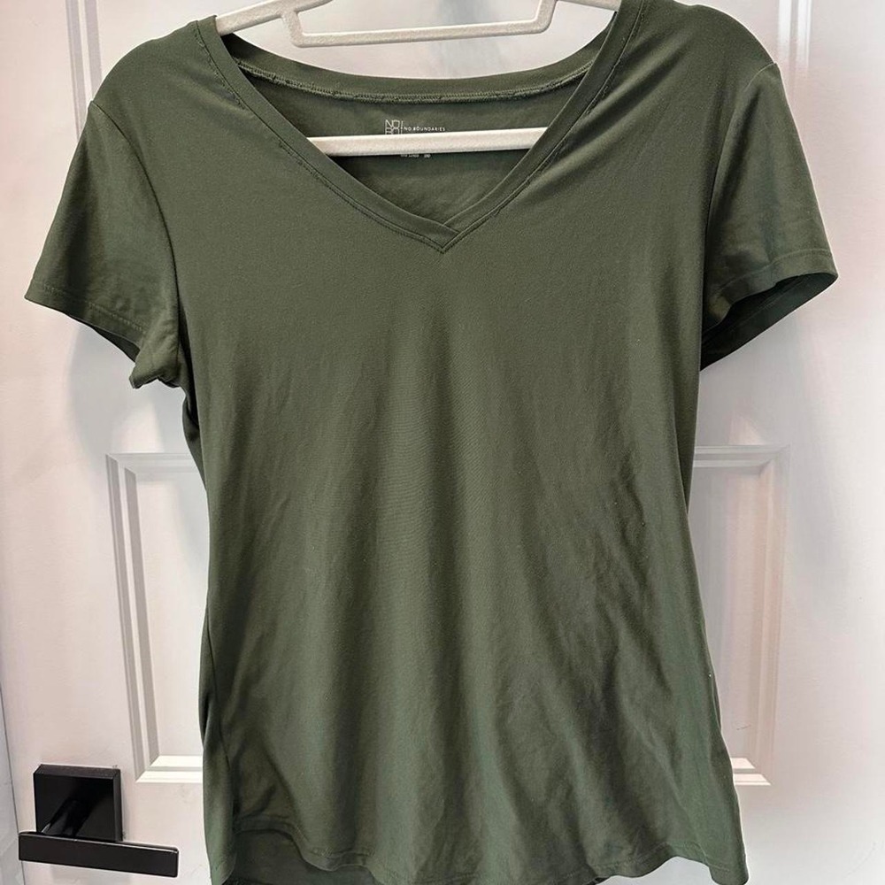 No Boundaries Womens V Neck T Shirt Olive Green Short Sleeve Size M 7-9